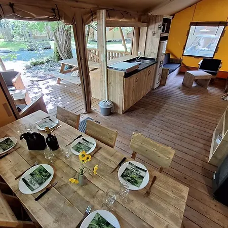 Camping Toilé Avec Terrasse Pour 6 Personnes - Api-1-52-1503 *